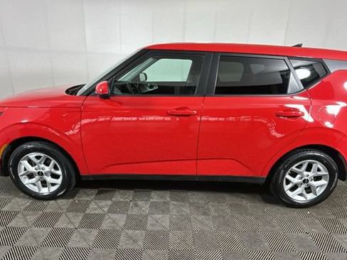Used 2024 Kia Soul LX w/ Option Group 015 FWD image 5