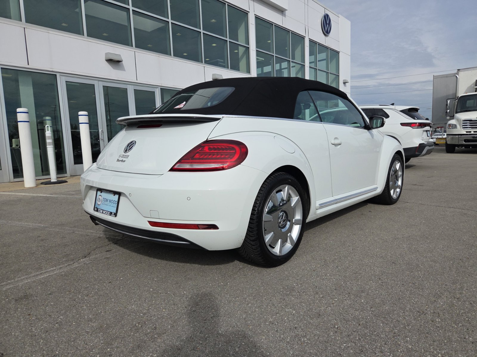 Used 2019 Volkswagen Beetle 2.0T SE FWD image 4