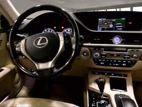 Used 2015 Lexus ES 350 w/ Luxury Package FWD image 6