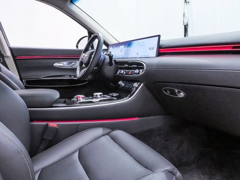 Certified 2026 Genesis GV70 2.5T AWD/4WD image 12