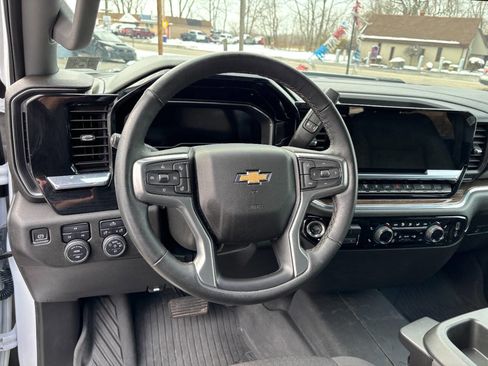 Used 2024 Chevrolet Silverado 2500 LT image 12
