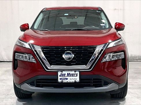 Used 2021 Nissan Rogue SV image 3