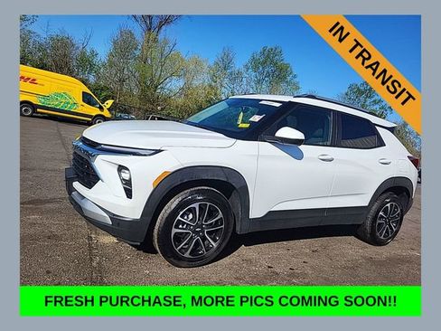 Used 2025 Chevrolet TrailBlazer LT image 1