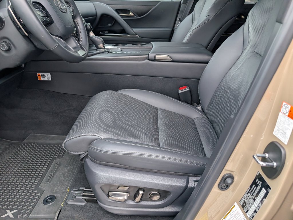 Used 2025 Lexus LX 700h Overtrail AWD/4WD image 12