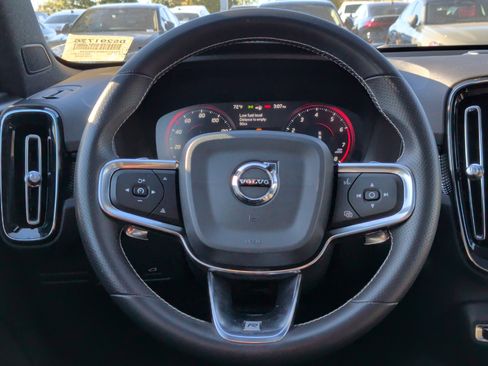 Used 2020 Volvo XC40 T4 R-Design image 22