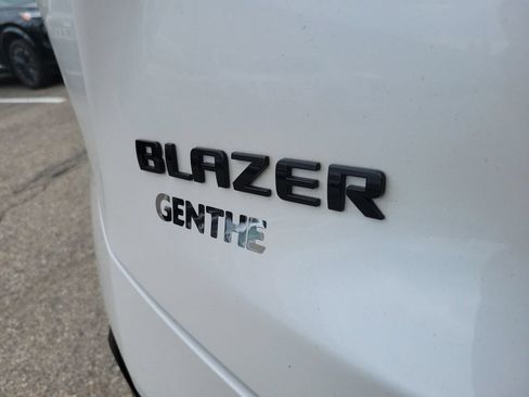 Used 2022 Chevrolet Blazer RS w/ Enhanced Convenience Package FWD image 6