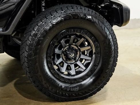 Used 2022 Jeep Wrangler Unlimited Sahara AWD/4WD image 25