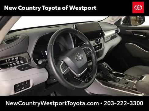 Used 2023 Toyota Highlander Limited image 8