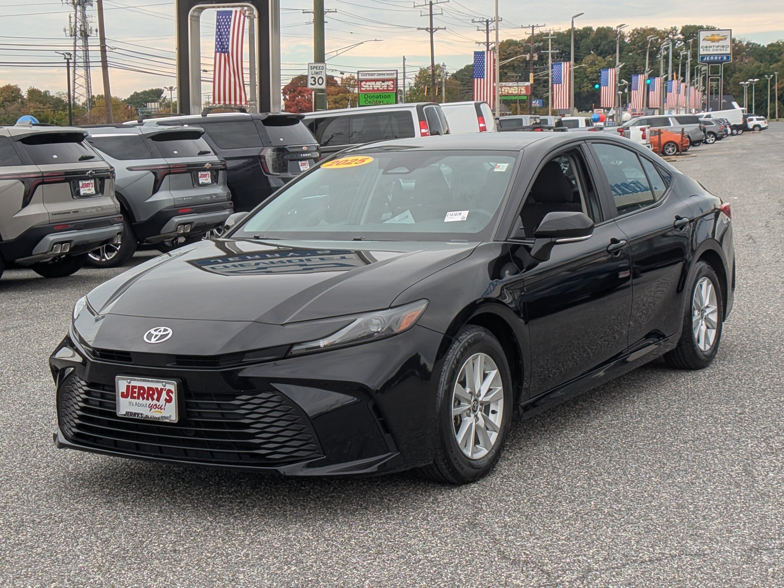 Used 2025 Toyota Camry LE FWD image 4