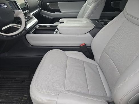 Certified 2025 Ford Expedition Platinum w/ Driver's Package AWD/4WD image 9