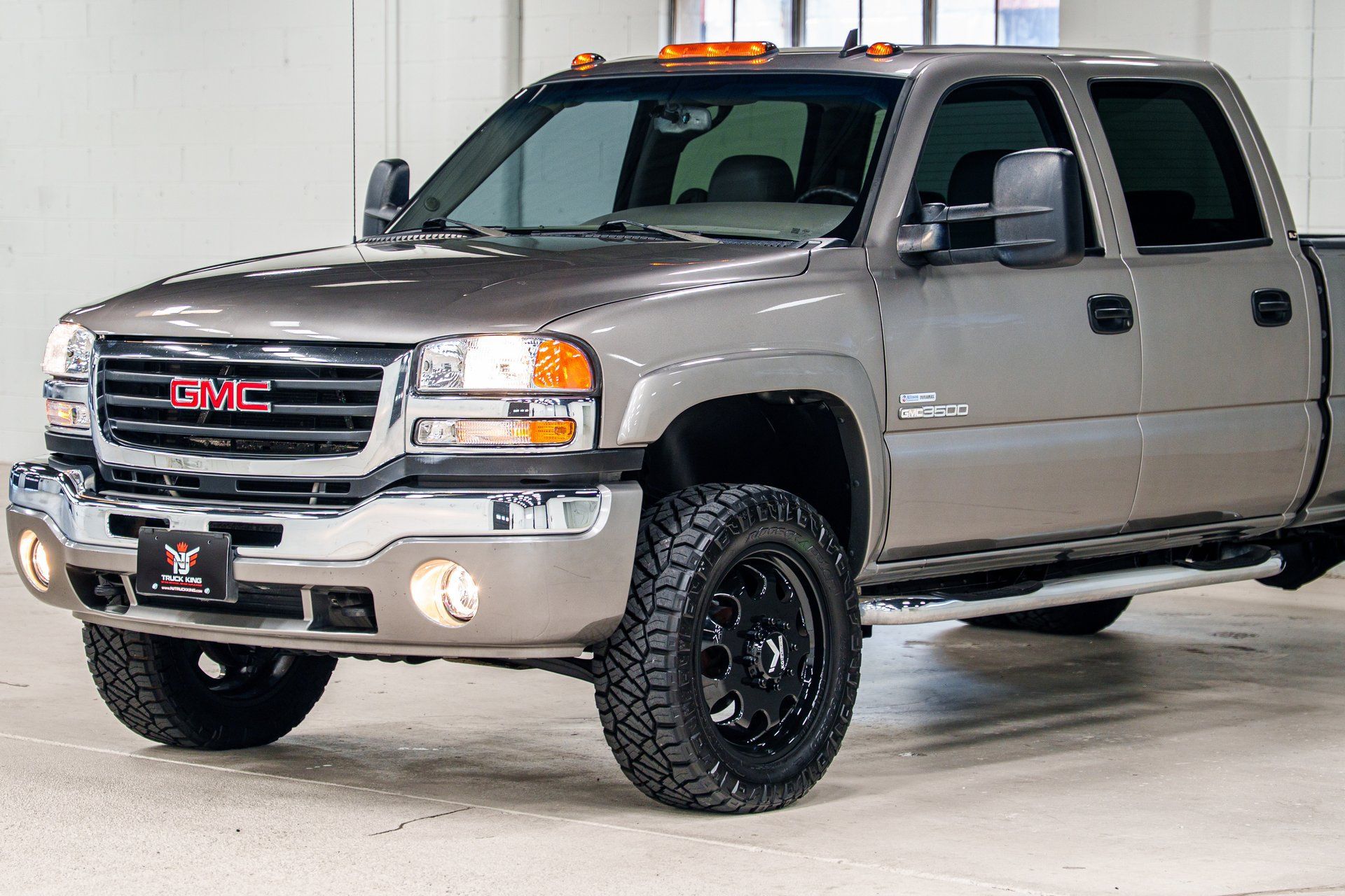 Used 2007 GMC Sierra 3500 SLT w/ Heavy-Duty Power Package AWD/4WD image 9