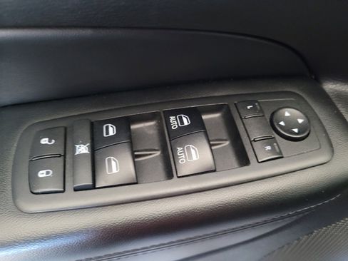 Used 2017 Jeep Grand Cherokee Altitude image 27