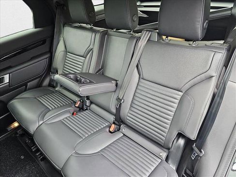 New 2025 Land Rover Discovery S image 16