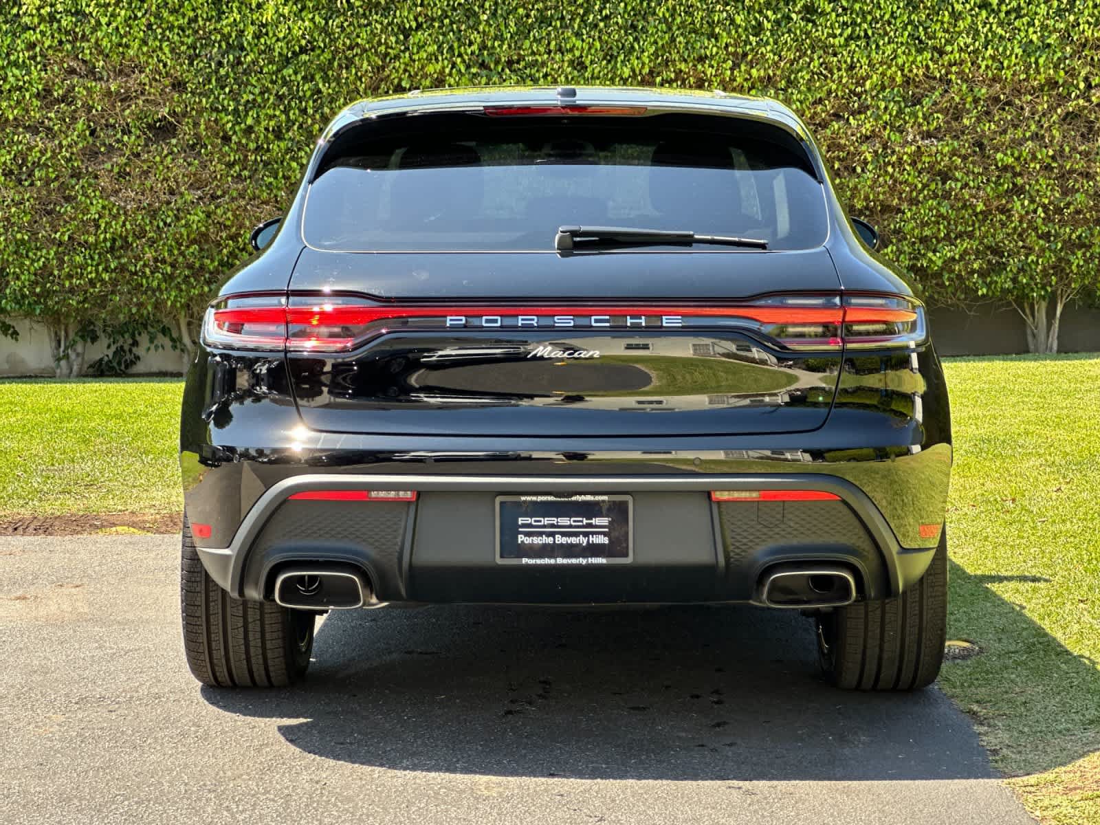 Certified 2025 Porsche Macan AWD/4WD image 7