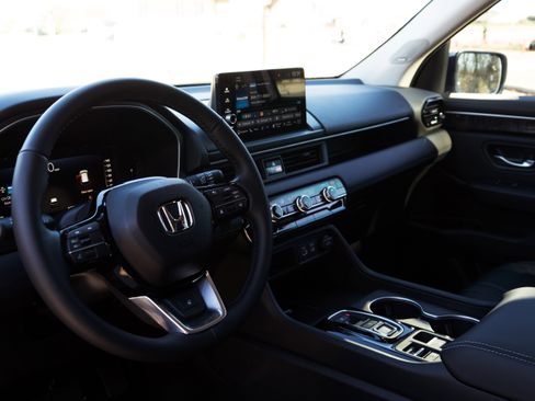 Certified 2025 Honda Pilot Elite image 16