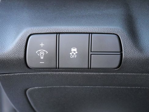 Certified 2025 Hyundai Elantra Sport image 21