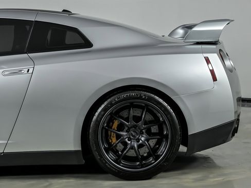 Used 2009 Nissan GT-R Premium image 8