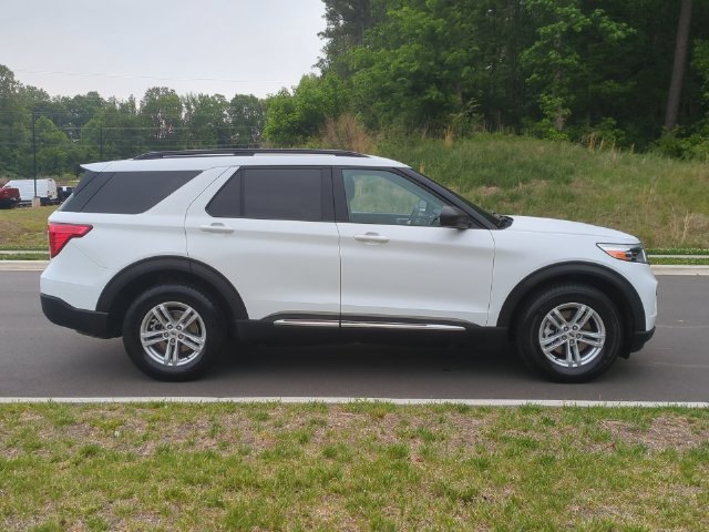 Used 2023 Ford Explorer XLT AWD/4WD image 14