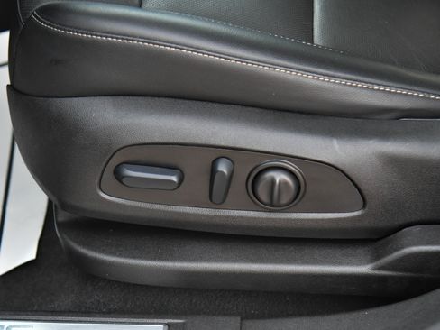 Used 2023 GMC Acadia SLT image 17