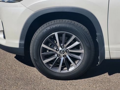 Used 2018 Toyota Highlander XLE FWD image 8