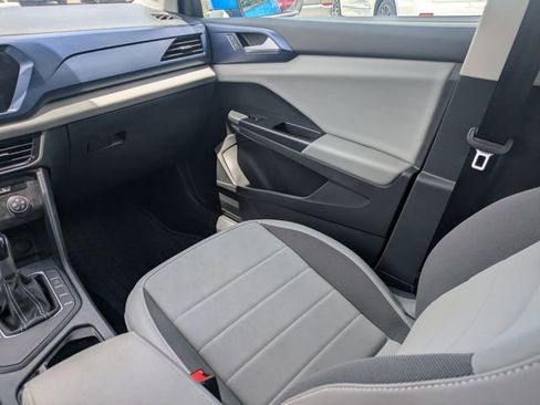 Used 2022 Volkswagen Taos SE FWD image 17
