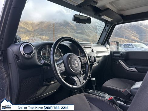 Used 2014 Jeep Wrangler Unlimited Sahara image 16