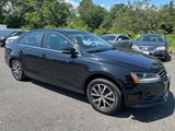 Used 2017 Volkswagen Jetta SE image 4
