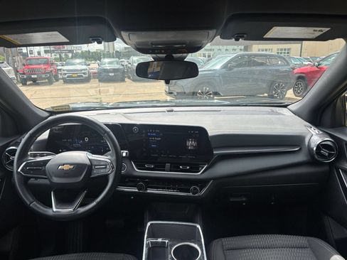 Used 2025 Chevrolet Equinox LT FWD image 34