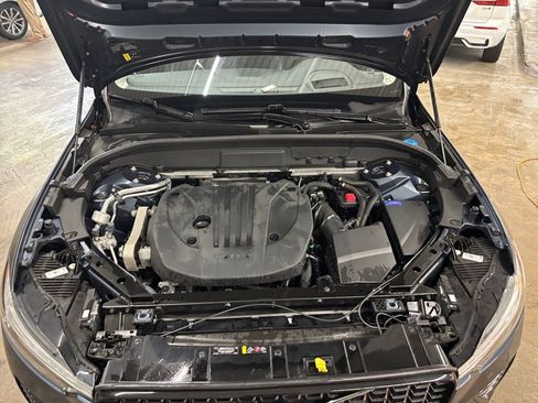 Certified 2023 Volvo XC60 B5 Ultimate AWD/4WD image 9