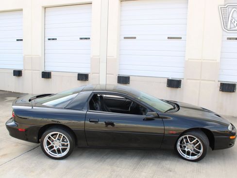 Used 2002 Chevrolet Camaro Z28 w/ SS Performance/Appearance Pkg RWD image 27