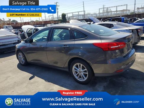 Used 2015 Ford Focus SE image 2