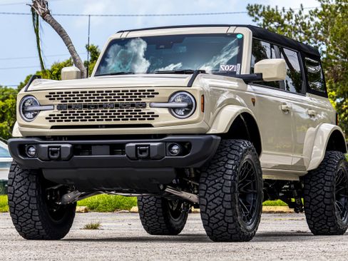 New 2025 Ford Bronco Badlands image 8