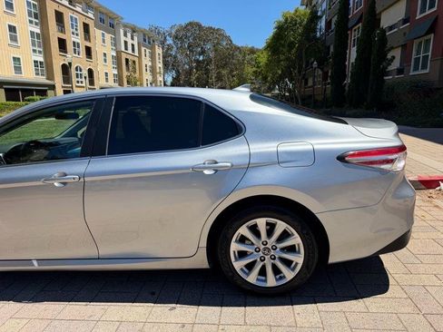 Used 2019 Toyota Camry LE w/ Carpet Mat Package FWD image 30