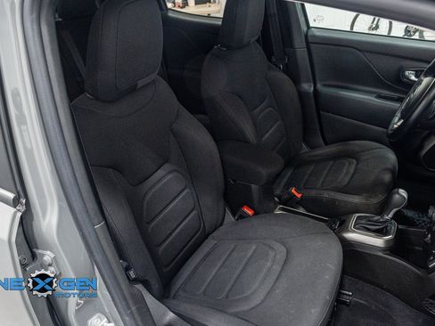 Used 2022 Jeep Renegade Latitude w/ Convenience Group image 40