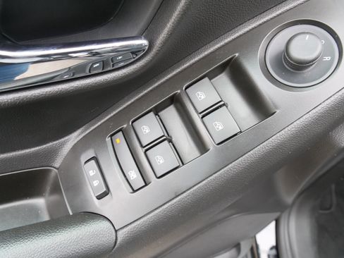 Certified 2022 Chevrolet Trax LT w/ Midnight Edition image 18