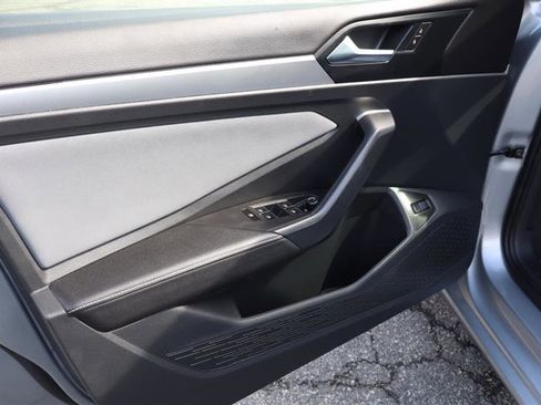 Used 2025 Volkswagen Jetta SE image 7