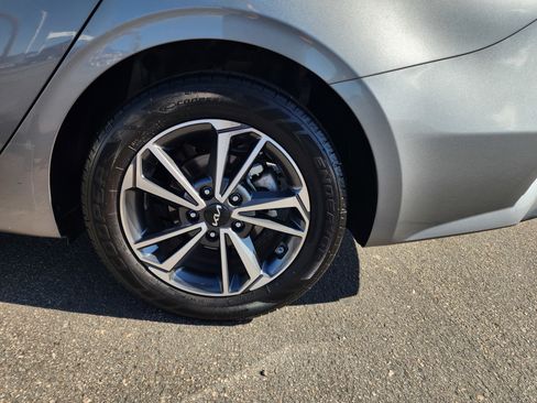 Used 2022 Kia Forte LXS image 8