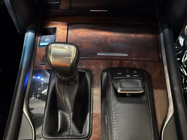Used 2019 Lexus LX 570 4WD w/ Luxury Package image 19