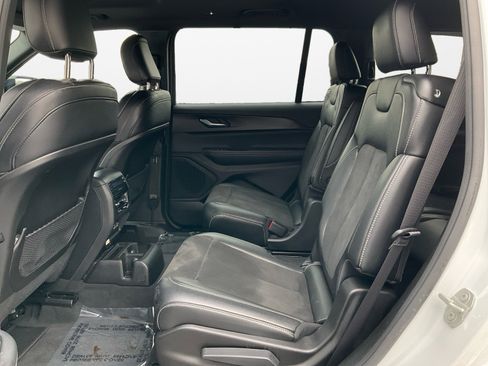 Used 2024 Jeep Grand Cherokee L Altitude image 13