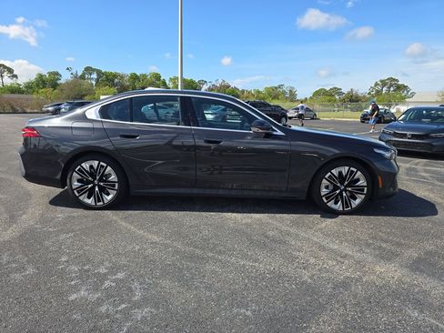 Used 2025 BMW 540i xDrive AWD/4WD image 3