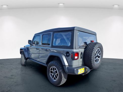 Used 2023 Jeep Wrangler Sport image 9