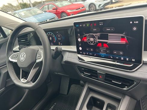 New 2026 Volkswagen Tiguan SE image 34