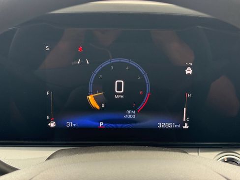 Used 2025 Chevrolet Trax LT FWD image 39