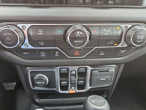 Used 2024 Jeep Wrangler Unlimited Sport AWD/4WD image 27