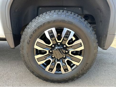 New 2025 GMC Sierra 2500 Denali Ultimate image 16