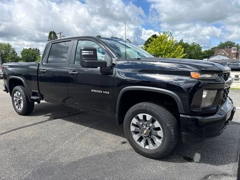 Used 2022 Chevrolet Silverado 2500 Custom w/ Custom Value Package AWD/4WD image 7