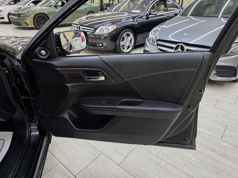 Used 2017 Honda Accord EX-L image 36