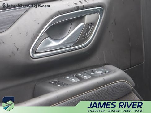 Used 2024 GMC Yukon SLT AWD/4WD image 23