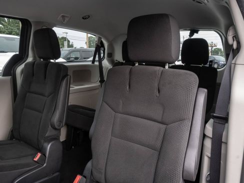 Used 2018 Dodge Grand Caravan SE w/ UConnect Hands-Free Group FWD image 17
