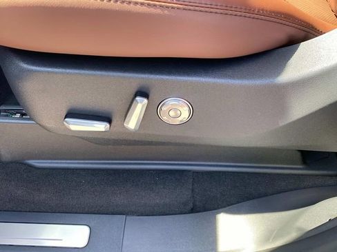 New 2026 Lincoln Navigator L Reserve AWD/4WD image 13